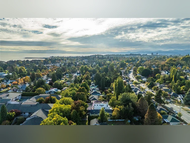 1772 Chandler Avenue, Victoria, BC, V8S 1N6 - 45