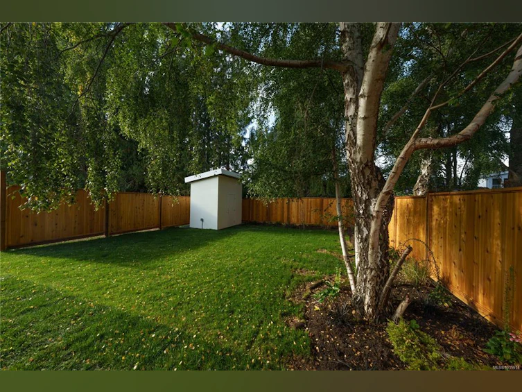 1772 Chandler Avenue, Victoria, BC, V8S 1N6 - 43