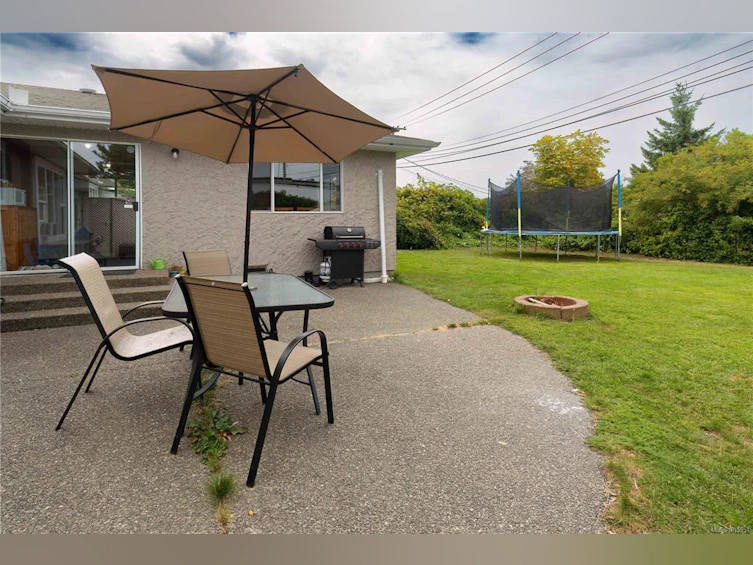 141 E Jensen Avenue, Parksville, BC, V9P 2H6 - 2