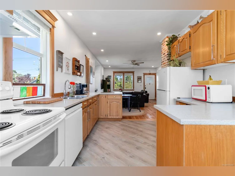 149 W Maddock Avenue, Saanich, BC, V9A 1G2 - 20