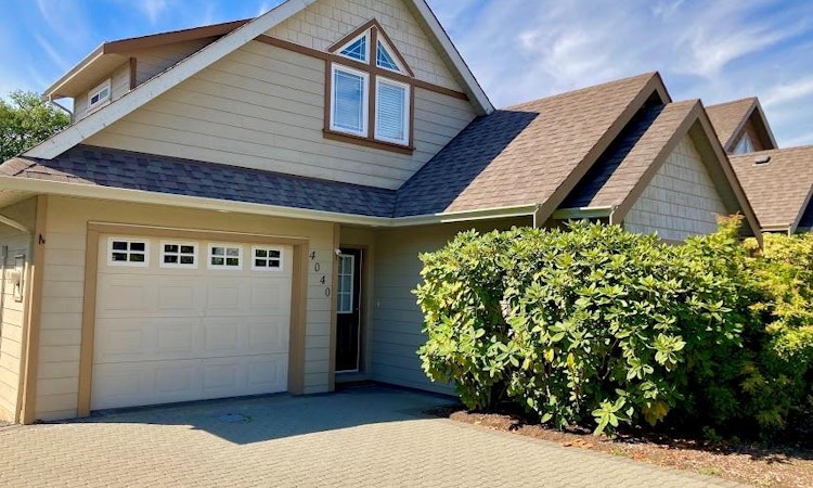 4040 Blackberry Lane