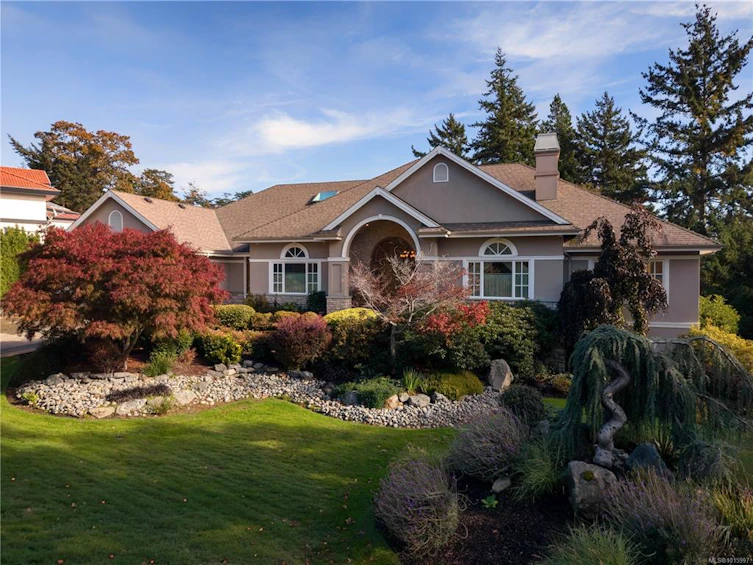 3721 Arbutus Ridge, Saanich, BC, V8N 6B3 - 6