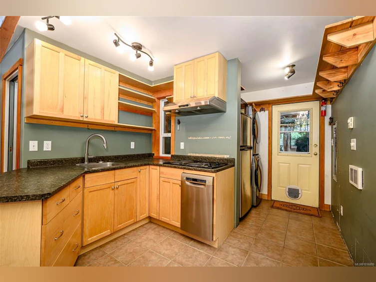 584 Sabre Road, Kelsey Bay/Sayward, BC, V0P 1R0 - 6
