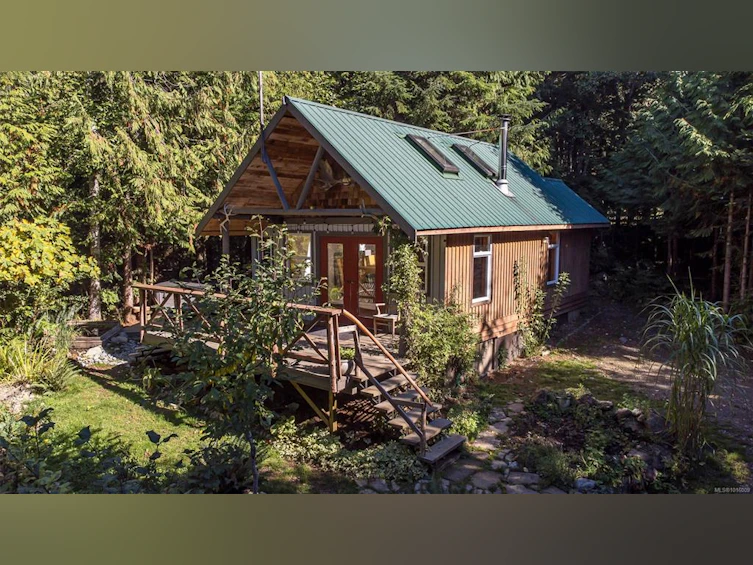 584 Sabre Road, Kelsey Bay/Sayward, BC, V0P 1R0