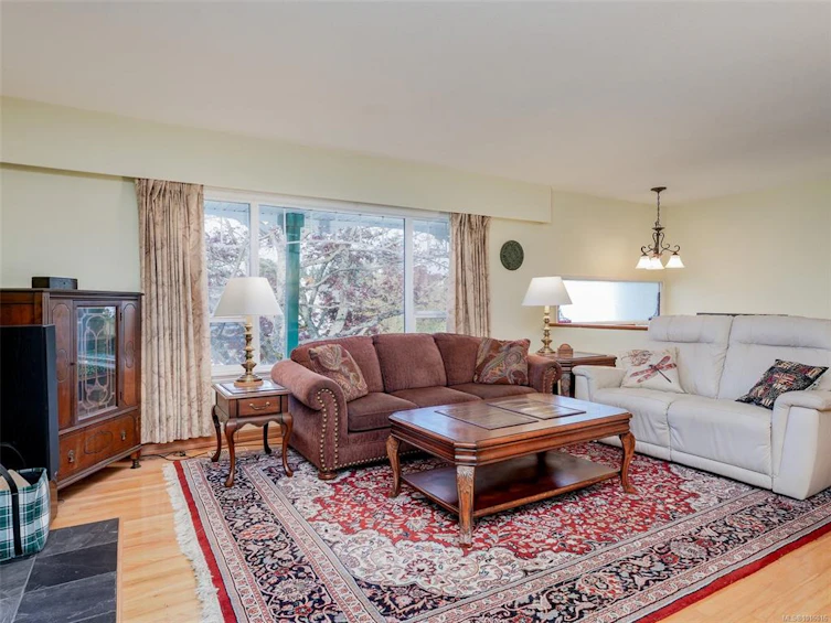 3983 Oakwood Street, Saanich, BC, V8N 3M9 - 4