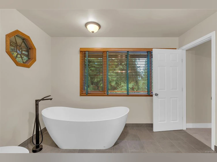 6758 Amwell Drive, Central Saanich, BC, V8M 1A1 - 26