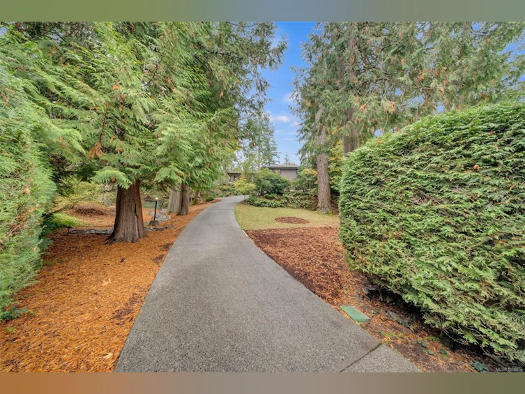 6758 Amwell Drive, Central Saanich, BC, V8M 1A1 - 45
