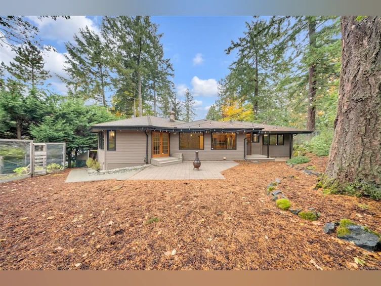 6758 Amwell Drive, Central Saanich, BC, V8M 1A1 - 38