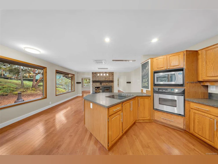 6758 Amwell Drive, Central Saanich, BC, V8M 1A1 - 15