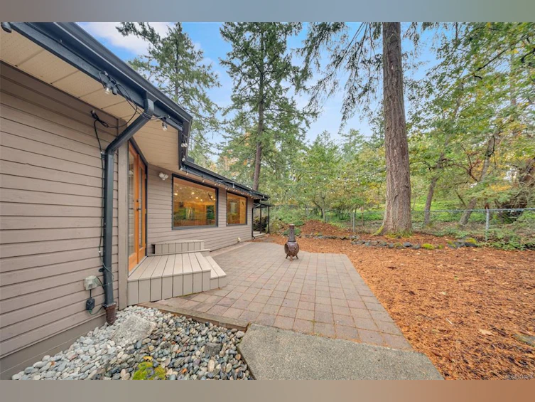 6758 Amwell Drive, Central Saanich, BC, V8M 1A1 - 40