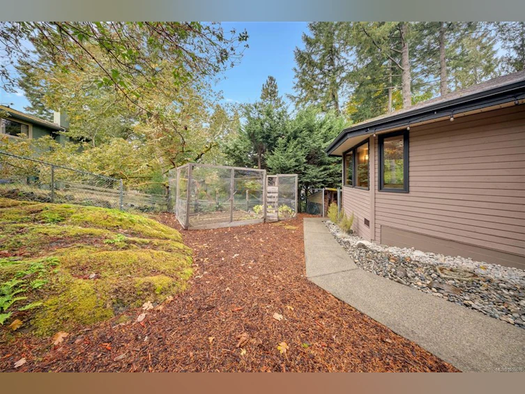 6758 Amwell Drive, Central Saanich, BC, V8M 1A1 - 42
