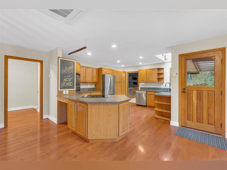 6758 Amwell Drive, Central Saanich, BC, V8M 1A1 - 14