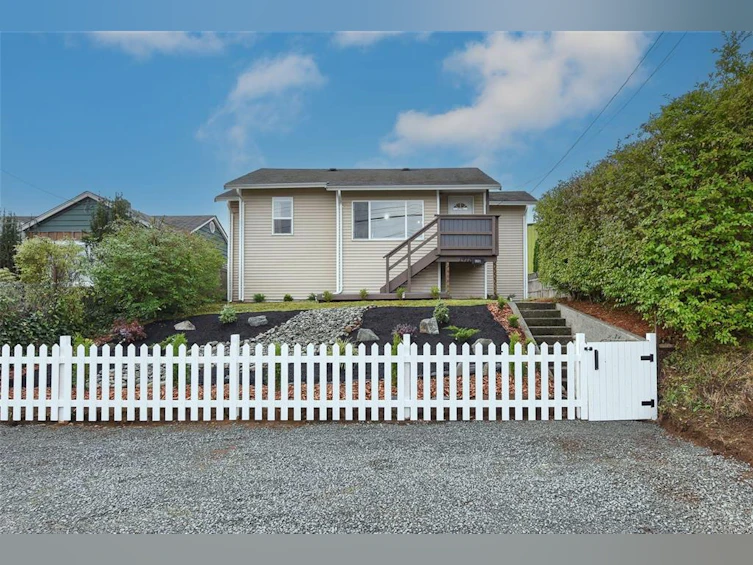 1971 19th Avenue, Campbell River, BC, V9M 4M8 - 2