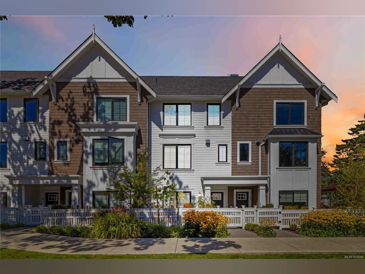 10-1810 Kings Road, Saanich, BC, V8R 2P3