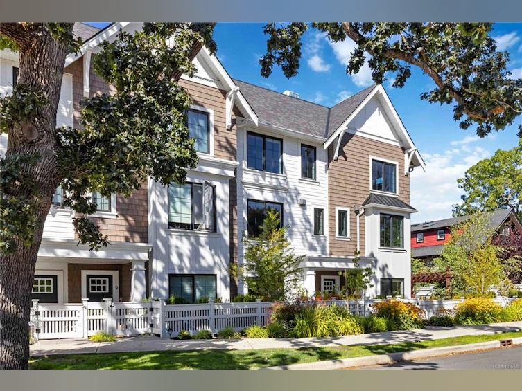10-1810 Kings Road, Saanich, BC, V8R 2P3 - 3