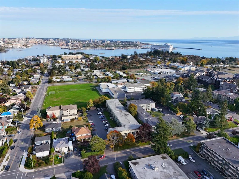 43 - 477 Lampson Street, Esquimalt BC V9A 5Z4