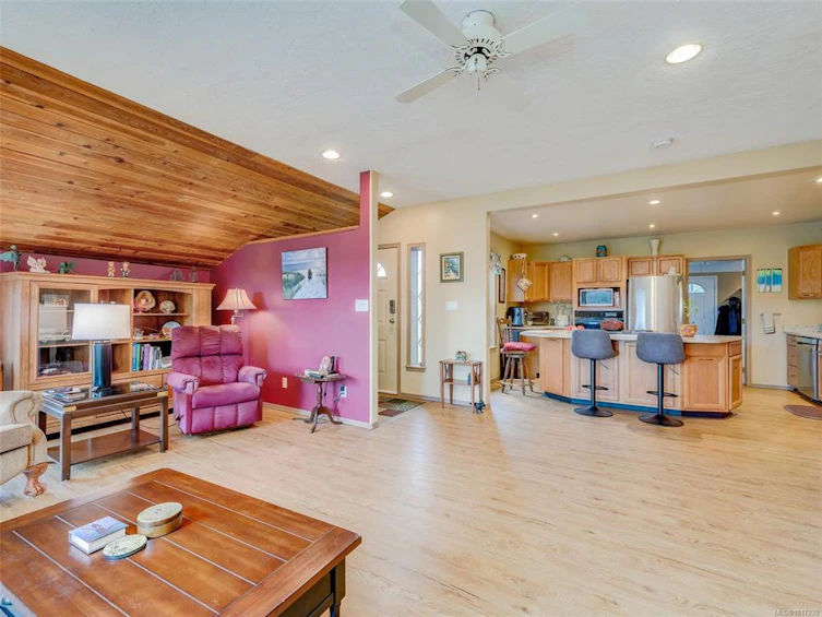 3998 Holland Avenue, Saanich, BC, V8Z 5K1 - 5