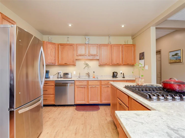 3998 Holland Avenue, Saanich, BC, V8Z 5K1 - 9