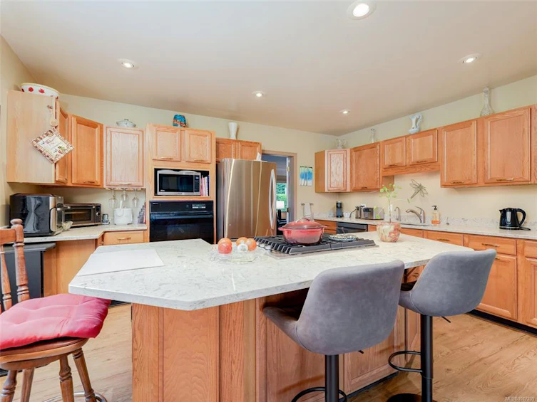 3998 Holland Avenue, Saanich, BC, V8Z 5K1 - 7