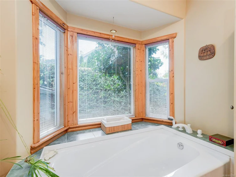 3998 Holland Avenue, Saanich, BC, V8Z 5K1 - 16