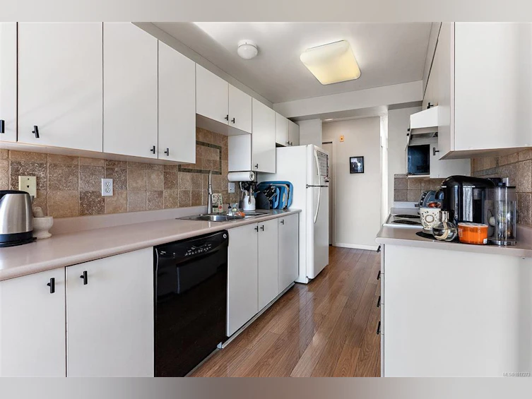 412-545 Manchester Road, Victoria, BC, V8T 5H6 - 7