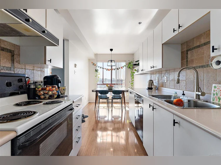 412-545 Manchester Road, Victoria, BC, V8T 5H6 - 5