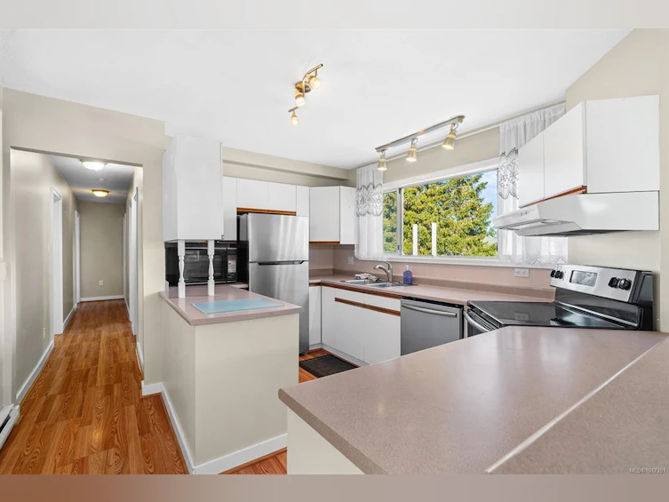 195 Moss Avenue, Parksville, BC, V9P 1L7 - 5