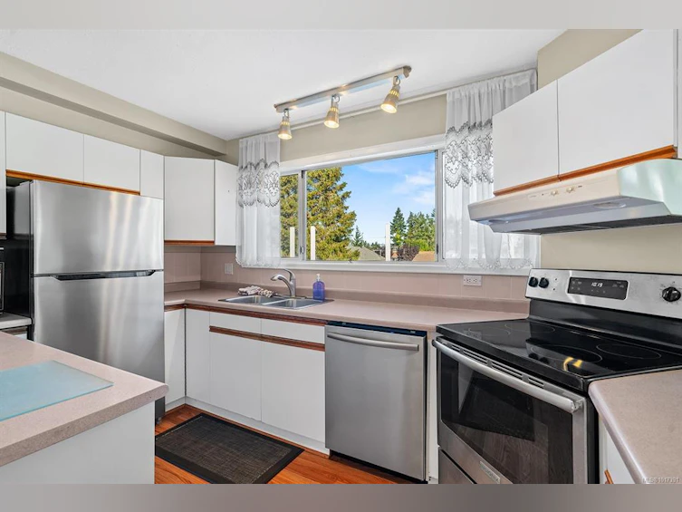 195 Moss Avenue, Parksville, BC, V9P 1L7 - 6