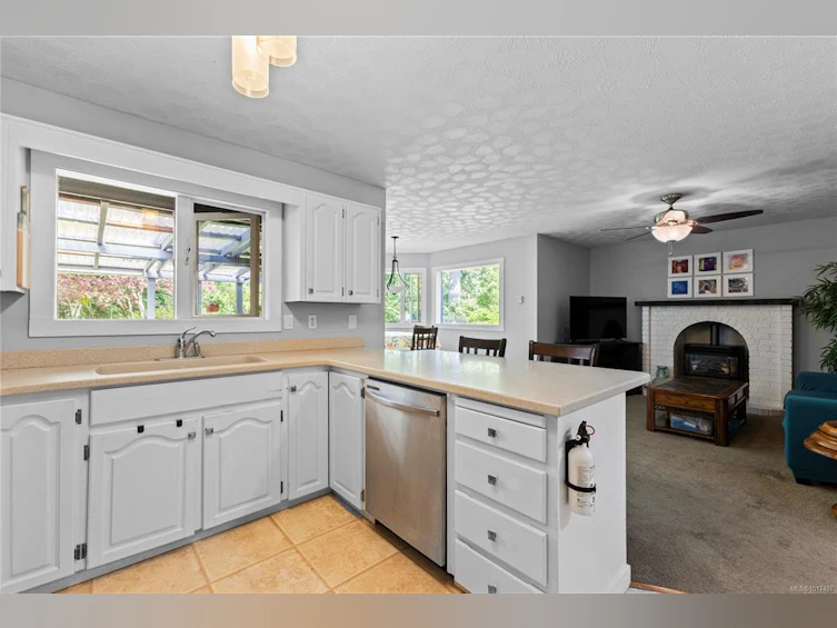 1692 Meadowbrook Drive, Campbell River, BC, V9W 7E7 - 4