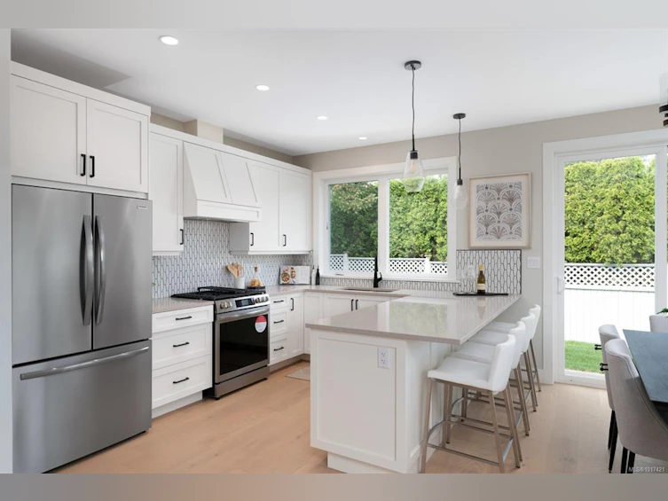 9556 Northlawn Terrace, Sidney, BC, V8L 1R8 - 10