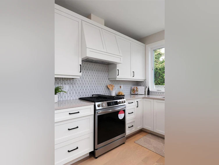 9556 Northlawn Terrace, Sidney, BC, V8L 1R8 - 8