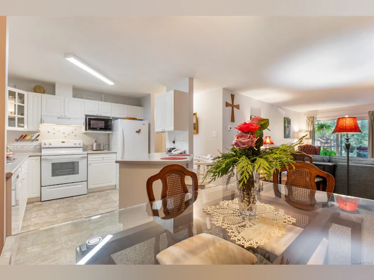 206-1970 Comox Avenue, Comox, BC, V9M 3M7 - 5