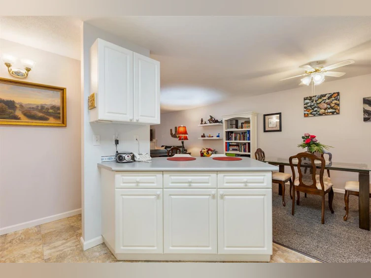 206-1970 Comox Avenue, Comox, BC, V9M 3M7 - 4