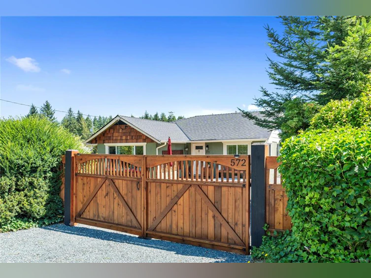 572 N Berwick Road, Qualicum Beach, BC, V9K 1L1 - 73