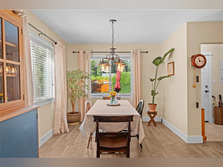 572 N Berwick Road, Qualicum Beach, BC, V9K 1L1 - 4