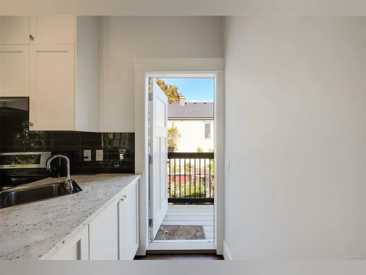737 Vancouver Street, Victoria, BC, V8V 3V4 - 34