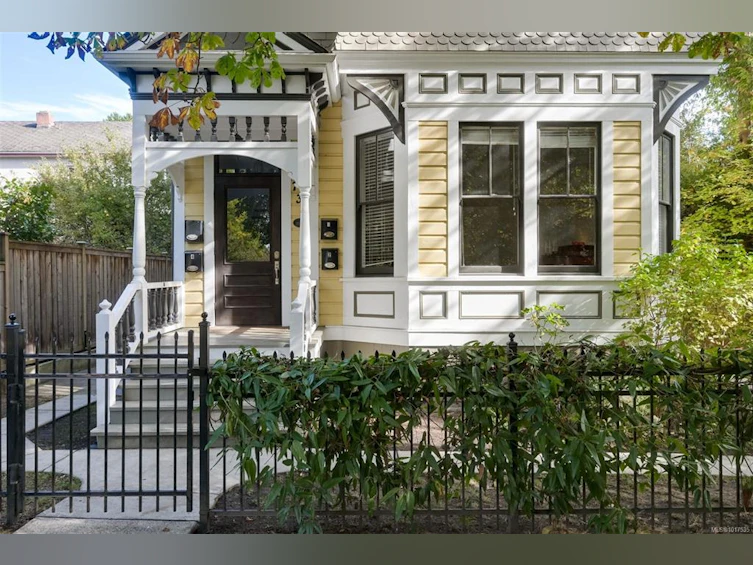 737 Vancouver Street, Victoria, BC, V8V 3V4 - 2