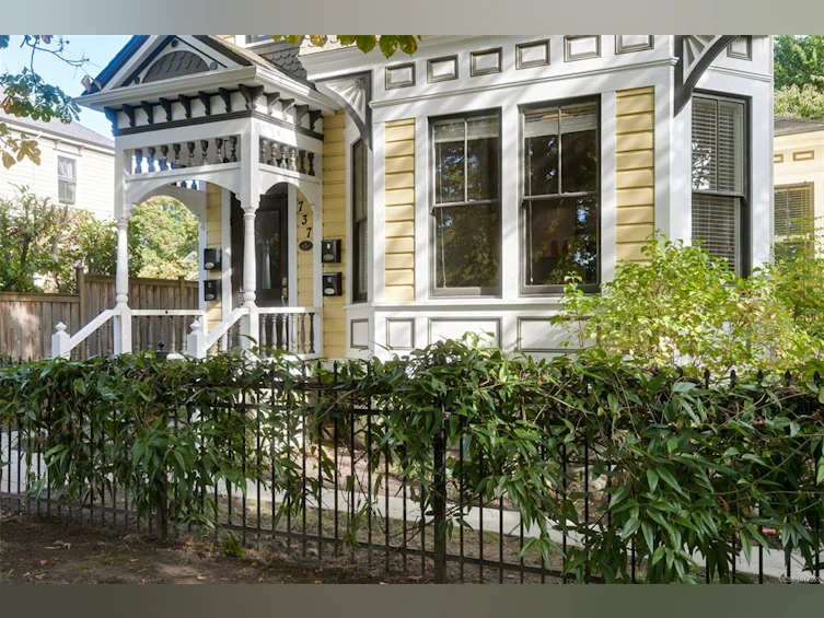 737 Vancouver Street, Victoria, BC, V8V 3V4 - 4