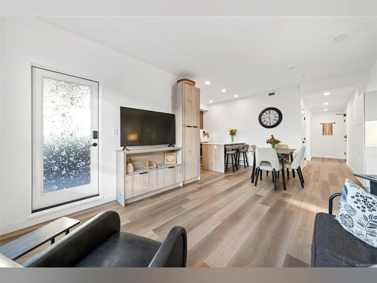 100-3564B Ryder Hesjedal Way, Colwood, BC, V9C 0V3 - 3