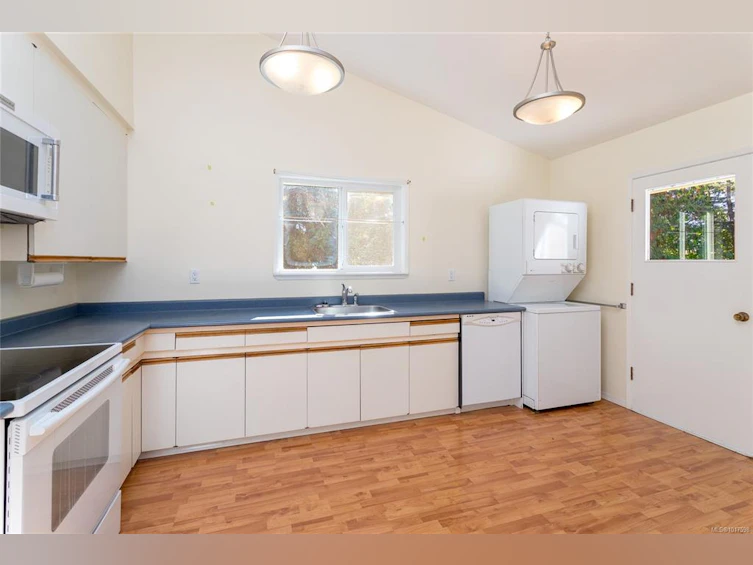 7086 Maber Road, Central Saanich, BC, V8M 1S9 - 11