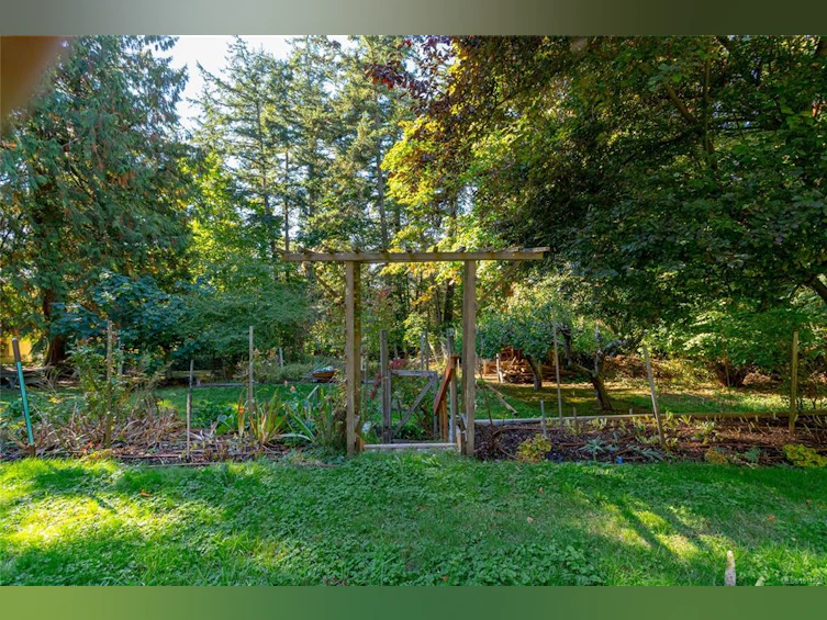 7086 Maber Road, Central Saanich, BC, V8M 1S9 - 30