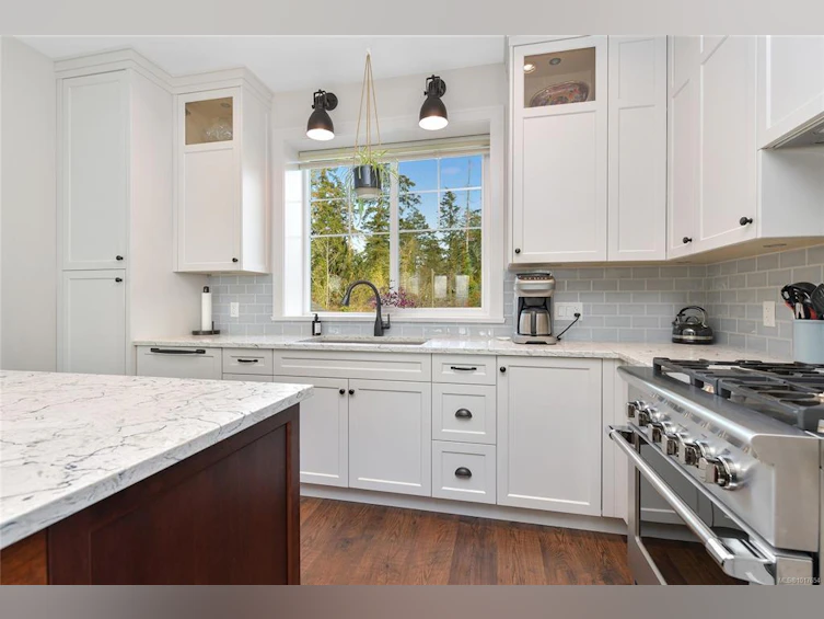10324 Tsaykum Road, North Saanich, BC, V8L 0A2 - 10