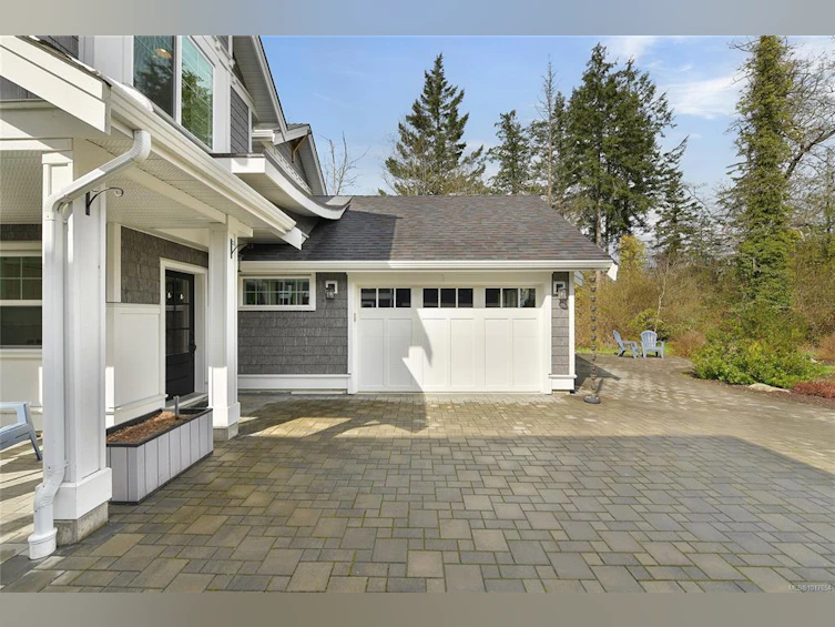 10324 Tsaykum Road, North Saanich, BC, V8L 0A2 - 4