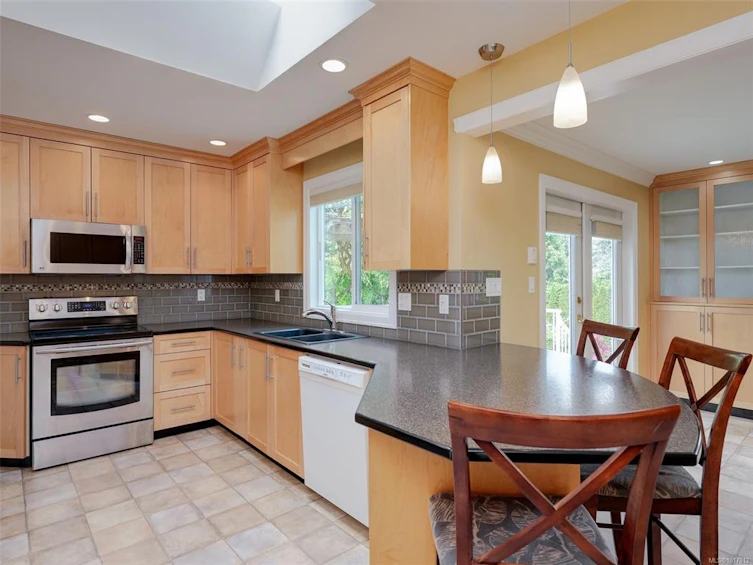 4406 Torquay Drive, Saanich, BC, V8N 3L4 - 7