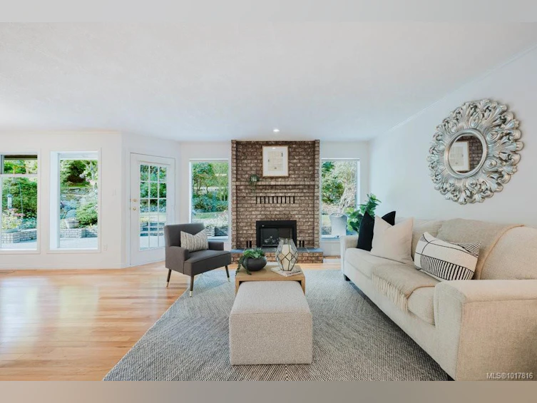 4724 Lochside Drive, Saanich, BC, V8Y 3B6 - 3