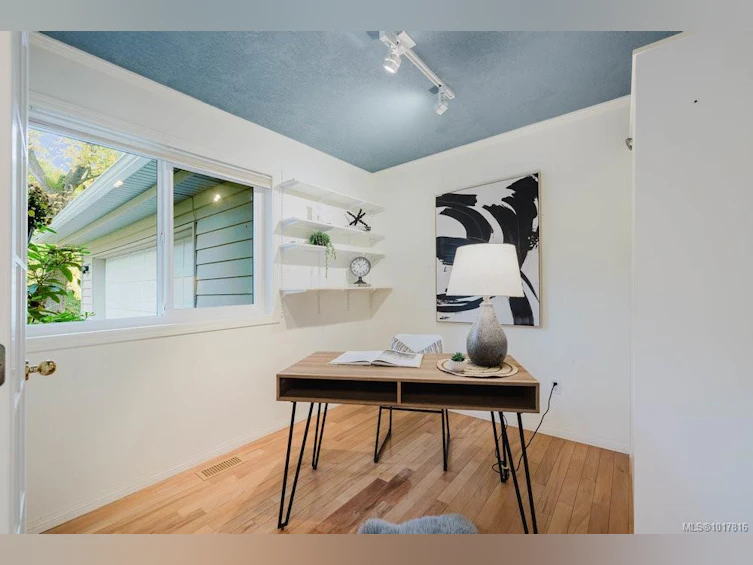 4724 Lochside Drive, Saanich, BC, V8Y 3B6 - 23