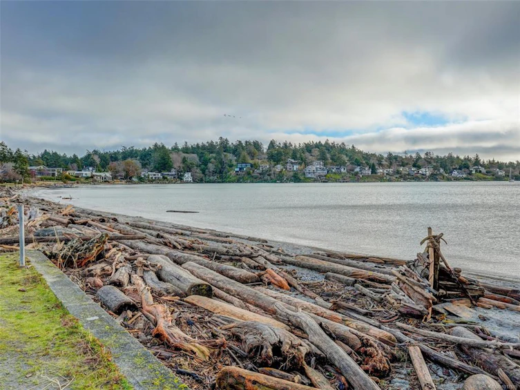 204-2589 Penrhyn Street, Saanich, BC, V8N 1G4 - 30