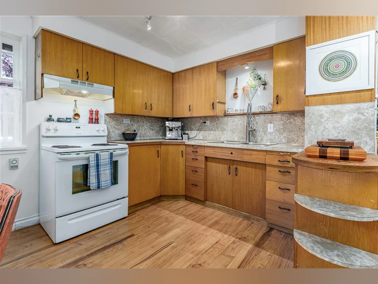 3352 Second Street, Cumberland, BC, V0R 1S0 - 9