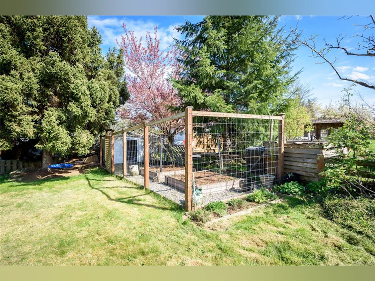 3352 Second Street, Cumberland, BC, V0R 1S0 - 22