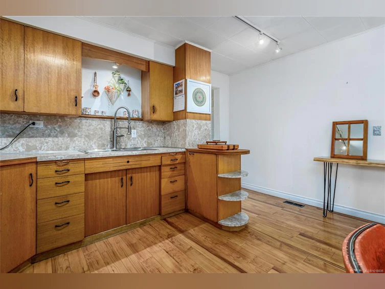 3352 Second Street, Cumberland, BC, V0R 1S0 - 10